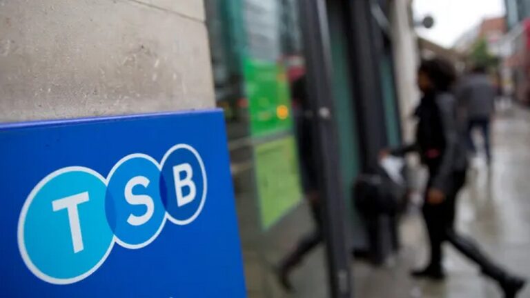 The retreat of the Banks from the High Street!