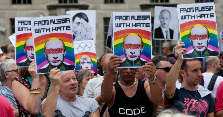 Russia says NO to LGBT+ propaganda!