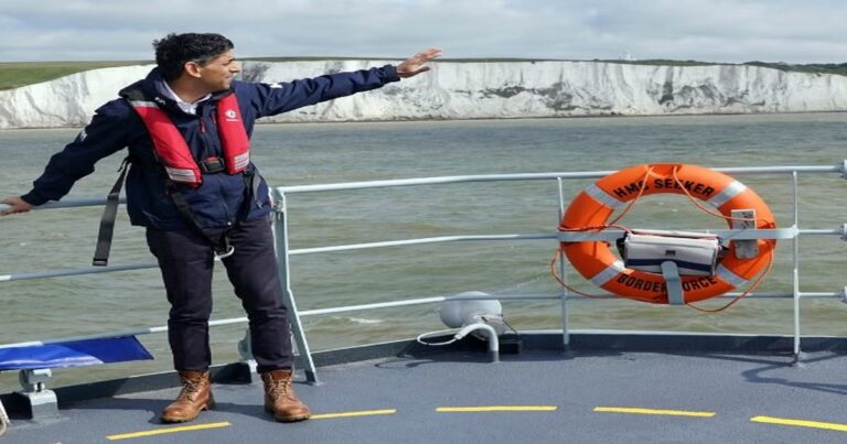 The Boats sink Rishi!