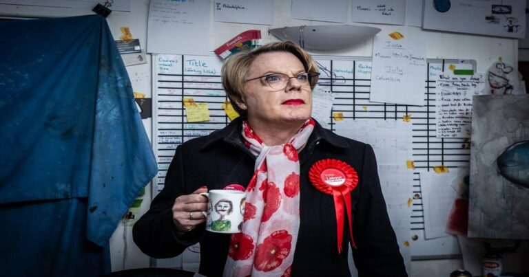 Eddie Izzard is running again!