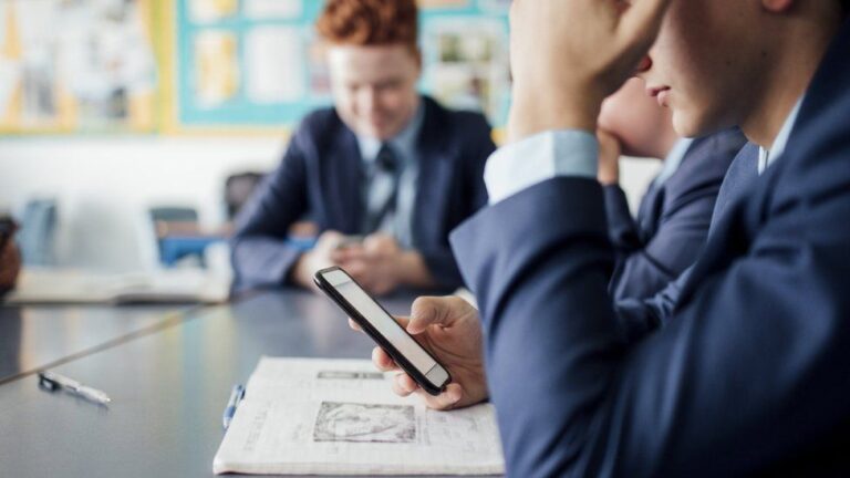 Should Mobile Phones be banned in the classroom?