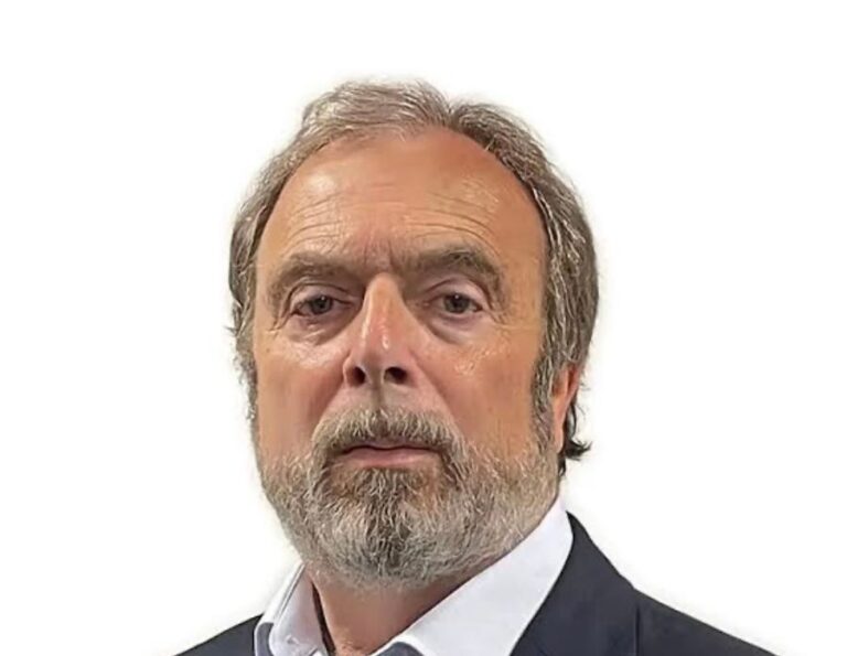WHY Peter Hitchens is WRONG!