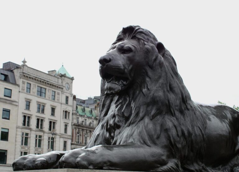 Muslims conquer Trafalgar Square.
