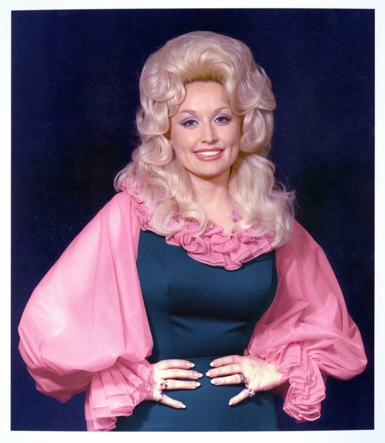 Dolly Parton was NOT a Satanist.
